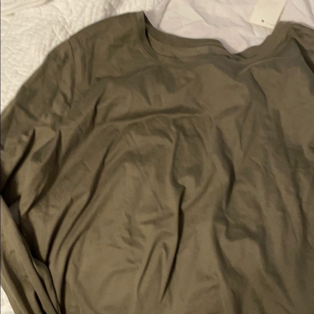 Long sleeve ‘olive leaf’ scoop neck basic